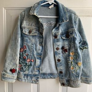 Girls ZARA distressed denim jacket 🧥